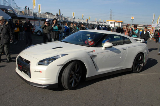 Name: Mines_Nissan_GT_R-10.jpg Größe: 800x533 Dateigröße: 83057 Bytes