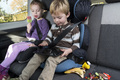 Auto Ratgeber & Tipps - Ferienstress adé: Mit Armor All Tüchern die Kids immer im Griff