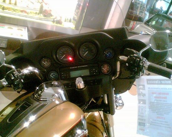 Name: Harley_Davidson_Electra_Glide_Cockpit.jpg Größe: 1280x1024 Dateigröße: 238479 Bytes