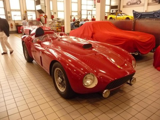 Name: Ferrari-375-Plus-1954-a-102433-533x400.jpg Größe: 533x400 Dateigröße: 67030 Bytes