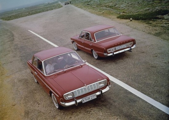 Name: Im-R-ckspiegel-Vor-75-Jahren-erschien-der-erste-Ford-Taunus-2-2qb8-561x400.jpg Größe: 561x400 Dateigröße: 76104 Bytes