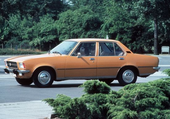 Name: 1971-Opel-Rekord-15469.JPG Größe: 1543x1080 Dateigröße: 276795 Bytes
