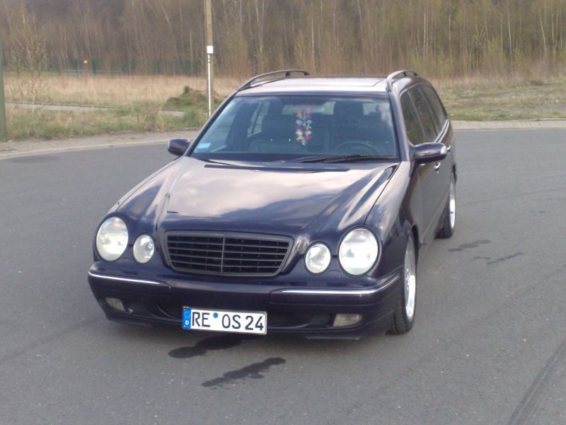 Auto Mercedes Benz E Klasse W210 270 CDI T