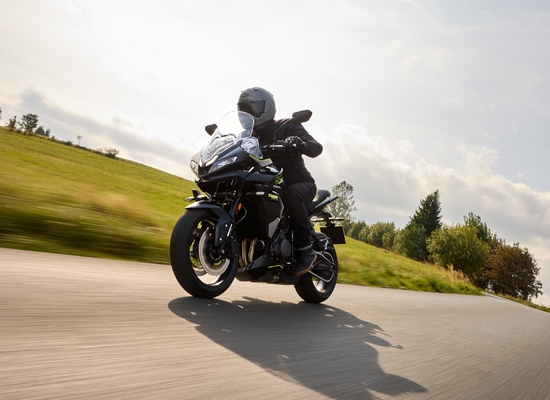 Motorrad - Mit den Tugenden der kleineren Schwester