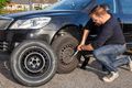Auto Ratgeber & Tipps - Reifen härten nach sechs Jahren aus