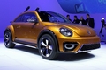 Auto - [Video]Der Beetle Dune zieht auf dem VW-Stand der Detroiter Motorshow alle Aufmerksamkeit auf sich.
