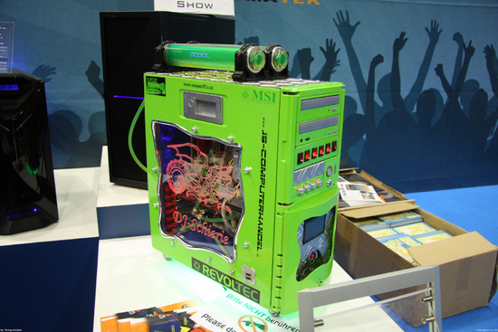 Name: games_convention_casemodding_2008_044.JPG Größe: 2000x1333 Dateigröße: 633929 Bytes