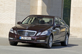 Auto - Mercedes-Benz E-Klasse: neue Motoren, geringerer Verbrauch.