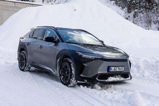 Auto - Toyota bZ4X im Schnee-Härtetest