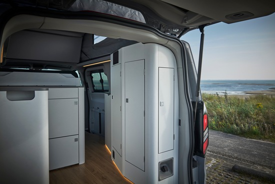 Name: 2024FordTransitNuggewardrobe_area_3jpg.jpg Größe: 1200x801 Dateigröße: 176250 Bytes