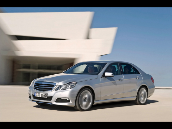 Name: 2010-Mercedes-Benz-E-Class-Front-And-Side-Speed-1920x1440_copy1.jpg Größe: 1920x1440 Dateigröße: 585853 Bytes