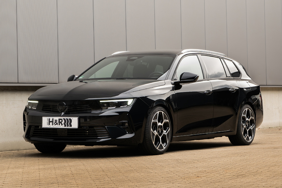 Name: Opel_Astra_L_SportsTourer_Typ_F_1_6l_PlugIn_Hybrid_-_H_R_Tieferlegungsfedern_-_Front.jpg Größe: 1772x1181 Dateigröße: 1455179 Bytes