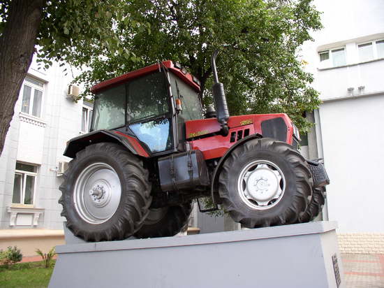 Name: Tractor_Belarus-1522-2.jpg Größe: 2288x1712 Dateigröße: 716603 Bytes