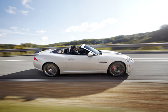 Name: JAGUAR_XKR-S_CONVERTIBLE_09_lt.jpg Größe: 800x533 Dateigröße: 319835 Bytes