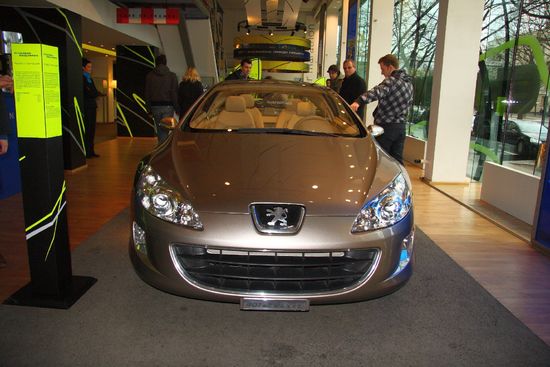 Name: Peugeotavenue_Berlin_005.jpg Größe: 2000x1333 Dateigröße: 524583 Bytes