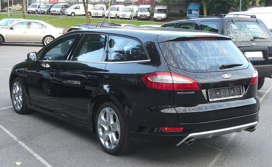 Name: 800px-Ford_Mondeo_Turnier_25T_rear.jpg Größe: 800x491 Dateigröße: 94646 Bytes