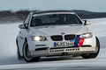 Auto - [VIDEO]BMW Ice Power Training: Mit dem BMW M3 und Spikes auf Eis unterwegs