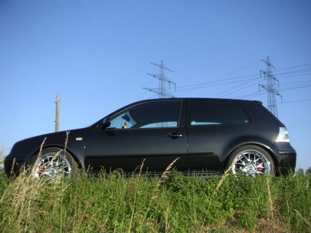 Name: VW-Golf_4_25_jahre_GTI3.jpg Größe: 450x337 Dateigröße: 84132 Bytes