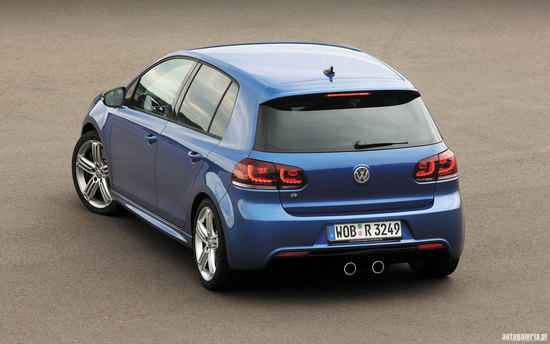 Name: volkswagen_golf_r_2009_02_b.jpg Größe: 1680x1050 Dateigröße: 368545 Bytes