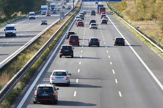 Name: fairness-aller-beteiligten-gefragt-auch-auf-autobahnen-gilt-das-rechtsfahrgebot.jpg Größe: 710x474 Dateigröße: 130343 Bytes