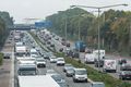 Recht + Verkehr + Versicherung - Bei Stau: Keine Abkürzung über den Seitenstreifen