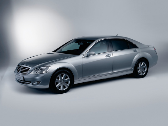 Name: 2007-Mercedes-Benz-S-600-Guard-Side-Angle-Studio-1600x12001.jpg Größe: 1600x1200 Dateigröße: 240766 Bytes