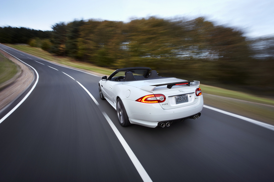 Name: JAGUAR_XKR-S_CONVERTIBLE_07_lt.jpg Größe: 800x533 Dateigröße: 331615 Bytes