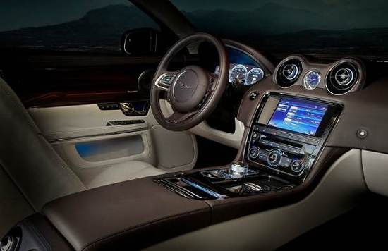 Name: 03-Jaguar-XJ-2012.jpg Größe: 600x388 Dateigröße: 27814 Bytes