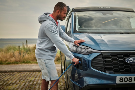 Name: 2024FordTransitNuggecharging_talentjpg.jpg Größe: 1200x801 Dateigröße: 225996 Bytes