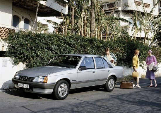 Name: 1982-Opel-Rekord-Berlina-14816.JPG Größe: 1528x1080 Dateigröße: 509804 Bytes