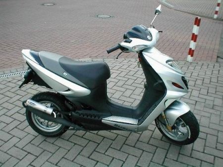 Name: Scooter-getunt16.jpg Größe: 450x337 Dateigröße: 36266 Bytes