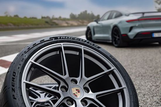 Felgen + Reifen - Porsche Taycan Turbo GT steht auf Pirelli Reifen
