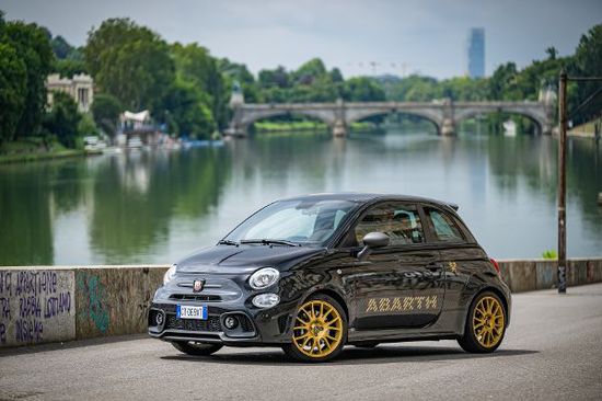 Auto - Im Zeichen des Skorpions - 75 Jahre Abarth