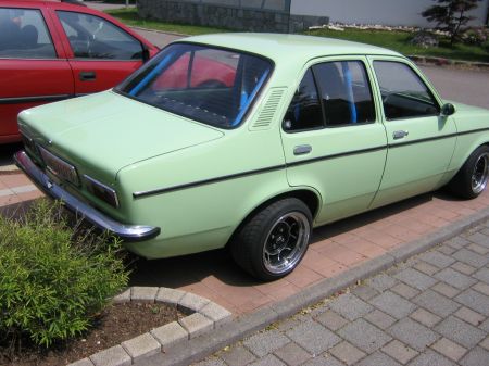 Opel Kadett C Limo 4 Trig4