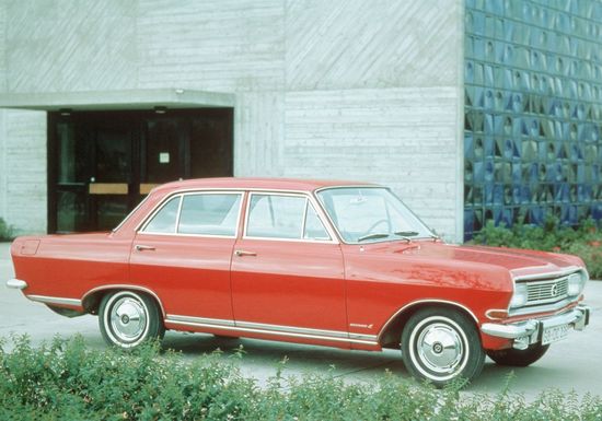 Name: 1965-Opel-Rekord-Luxus-50763.JPG Größe: 1543x1080 Dateigröße: 238163 Bytes