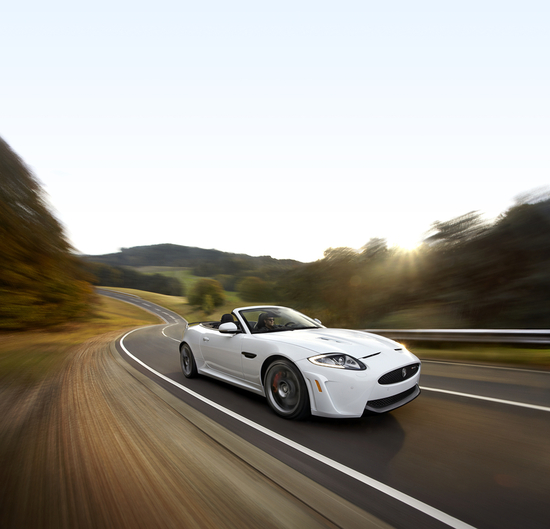 Name: JAGUAR_XKR-S_CONVERTIBLE_01_lt.jpg Größe: 800x770 Dateigröße: 383067 Bytes