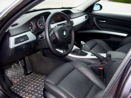 Name: BMW-330i5.jpg Größe: 450x337 Dateigröße: 31299 Bytes