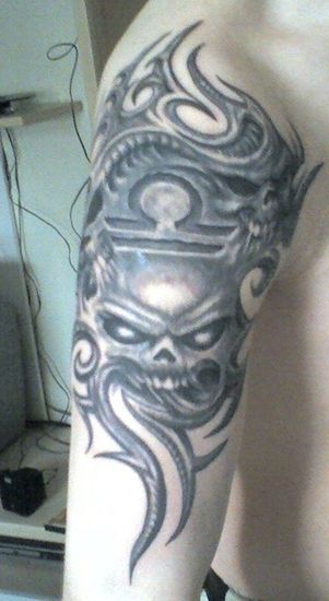 Name: Tattoo_neu.jpg Größe: 449x821 Dateigröße: 62025 Bytes