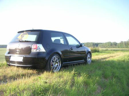 Name: VW-Golf_4_25_jahre_GTI4.jpg Größe: 450x337 Dateigröße: 41776 Bytes