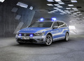 Auto - Weltpremiere mit Blaulicht und Hightech - VW Passat