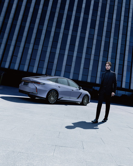 Name: 89955-20250416lexus410d-exterior64x5small-web-lr.jpg Größe: 960x1200 Dateigröße: 310763 Bytes