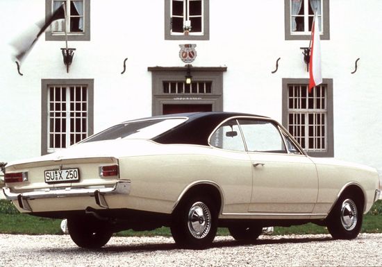 Name: 1966-Opel-Rekord-Coupe-22586.JPG Größe: 1543x1080 Dateigröße: 222172 Bytes
