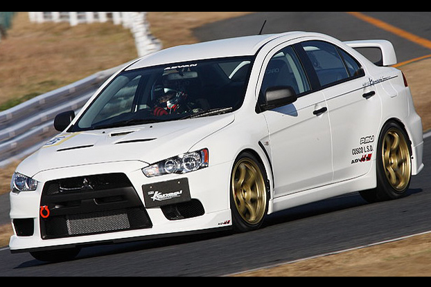 Das ist bitter f r die Fans des neuen Lancer Evo X Auf der Rennstrecke