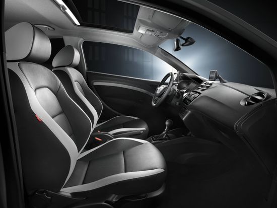 Name: T04-Cupra-Interior-Lateral-Abierto.jpg Größe: 1920x1440 Dateigröße: 224751 Bytes