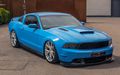 Tuning - Blue Inferno Ford Mustang GT Coupé auf 20-zölligen Barracuda Infernos