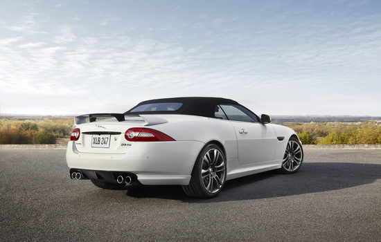 Name: JAGUAR_XKR-S_CONVERTIBLE_06_lt.jpg Größe: 800x509 Dateigröße: 419832 Bytes