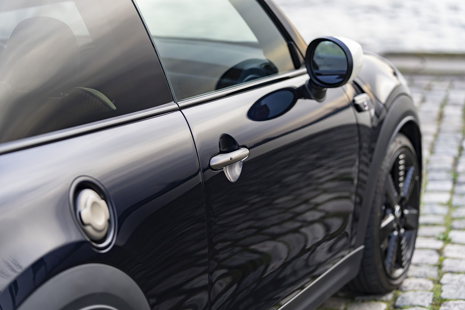 Authentischer Fahrspaß, geheimnisvolle Ausstrahlung – Der MINI Cooper S  Resolute Edition in Enigmatic Black. -  - Deine Automeile im  Netz
