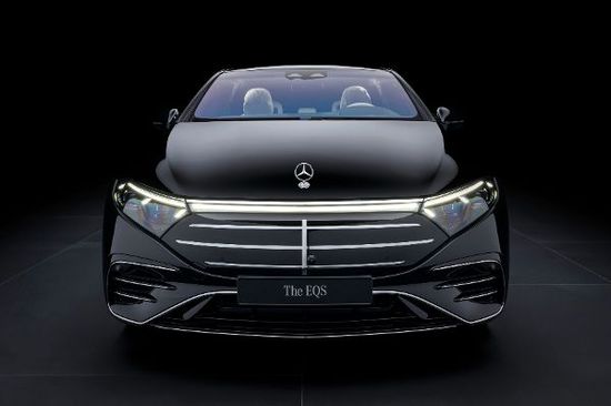 Auto - Mercedes EQS nun mit stehendem Stern