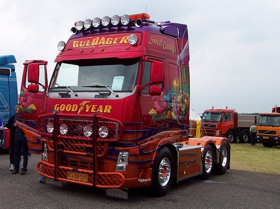 Name: Volvo-FH12-SZM-Showtruck-Guldager-Jensen.jpg Größe: 640x478 Dateigröße: 80106 Bytes